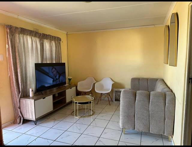 2 BEDROOM PROPERTY TO RENT IN MTHATHA CENTRAL